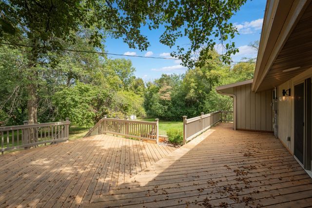 2010 Merrihills Drive SW, Rochester, MN 55902