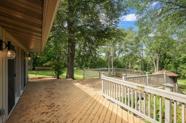 2010 Merrihills Drive SW, Rochester, MN 55902