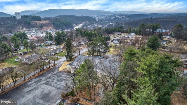 145 CHAMBERLAINE AVE, Pottsville, PA 17901