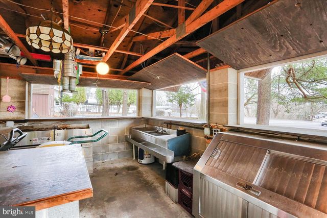 145 CHAMBERLAINE AVE, Pottsville, PA 17901