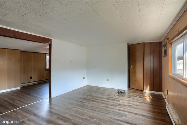 145 CHAMBERLAINE AVE, Pottsville, PA 17901