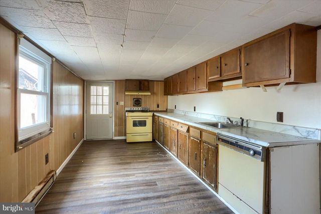 145 CHAMBERLAINE AVE, Pottsville, PA 17901