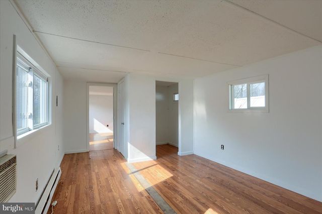 145 CHAMBERLAINE AVE, Pottsville, PA 17901