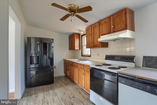 145 CHAMBERLAINE AVE, Pottsville, PA 17901