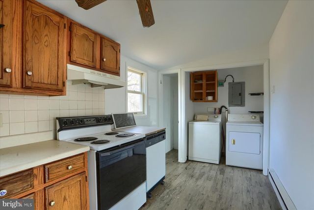 145 CHAMBERLAINE AVE, Pottsville, PA 17901