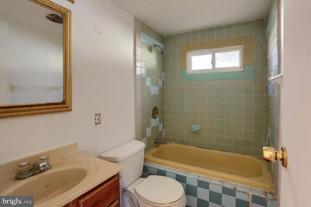 145 CHAMBERLAINE AVE, Pottsville, PA 17901