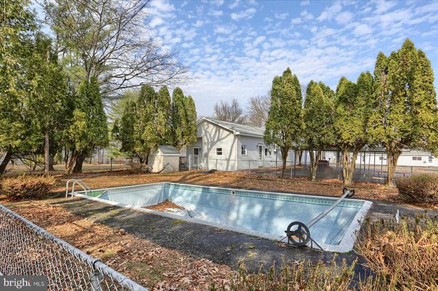 145 CHAMBERLAINE AVE, Pottsville, PA 17901