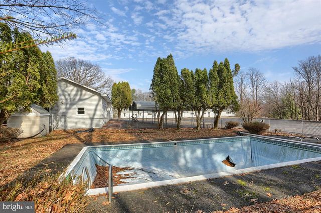 145 CHAMBERLAINE AVE, Pottsville, PA 17901