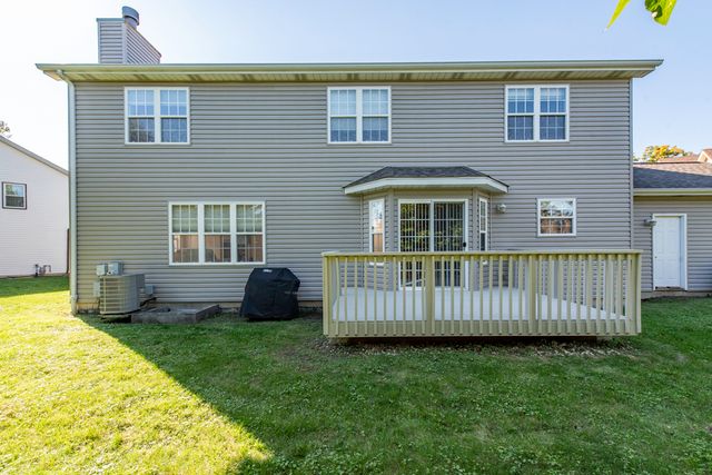 4052 Woodcrest Court, Gurnee, IL 60031