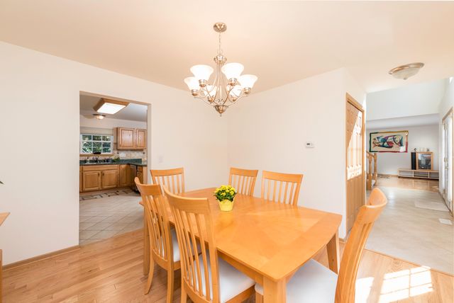 4052 Woodcrest Court, Gurnee, IL 60031
