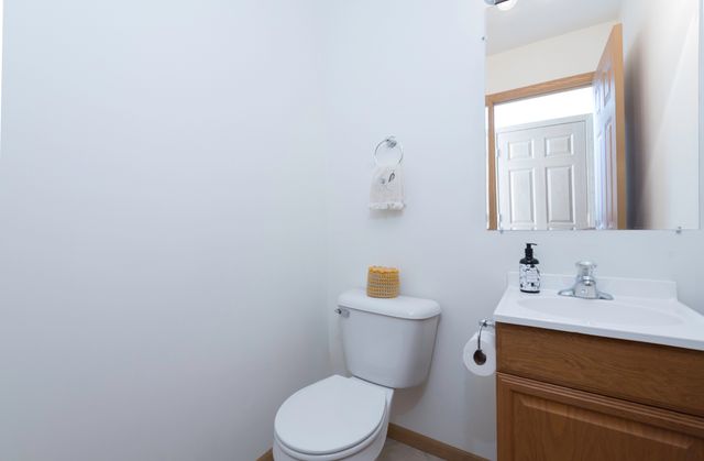 4052 Woodcrest Court, Gurnee, IL 60031