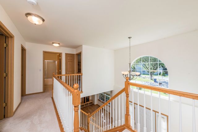 4052 Woodcrest Court, Gurnee, IL 60031