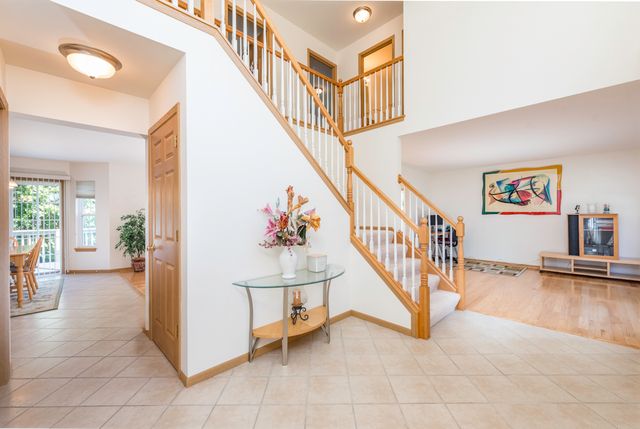 4052 Woodcrest Court, Gurnee, IL 60031