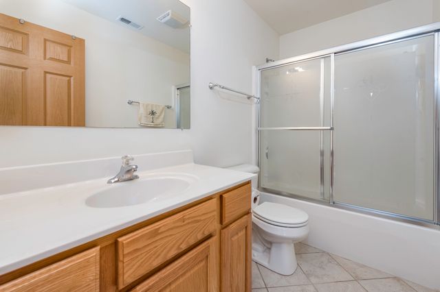 4052 Woodcrest Court, Gurnee, IL 60031