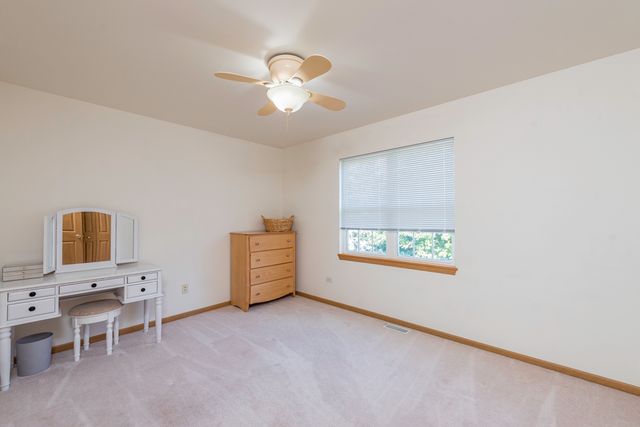 4052 Woodcrest Court, Gurnee, IL 60031
