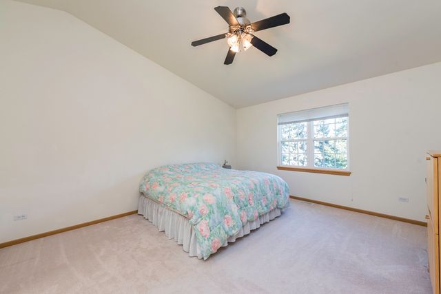 4052 Woodcrest Court, Gurnee, IL 60031