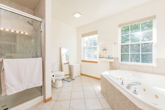 4052 Woodcrest Court, Gurnee, IL 60031