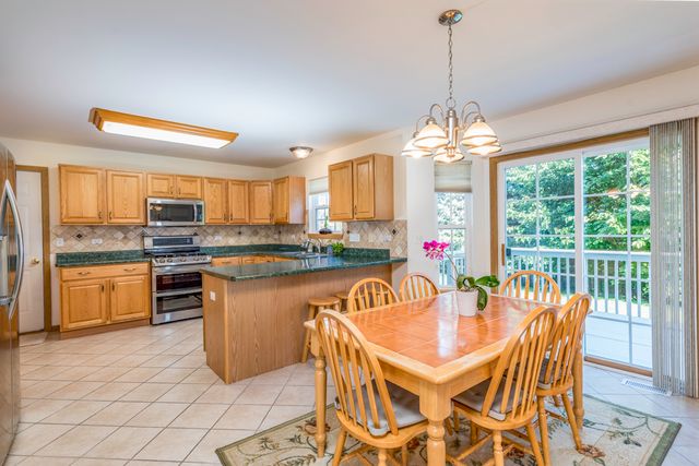 4052 Woodcrest Court, Gurnee, IL 60031