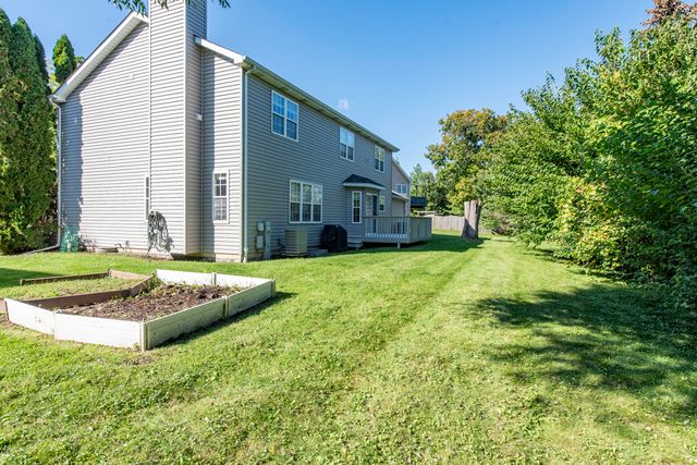 4052 Woodcrest Court, Gurnee, IL 60031