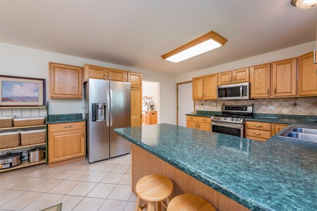 4052 Woodcrest Court, Gurnee, IL 60031