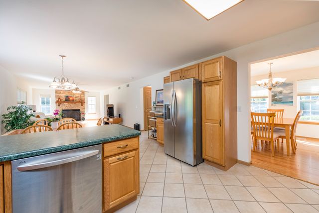 4052 Woodcrest Court, Gurnee, IL 60031