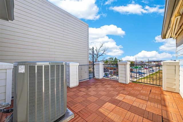 1105 Wagner Street, Houston, TX 77007
