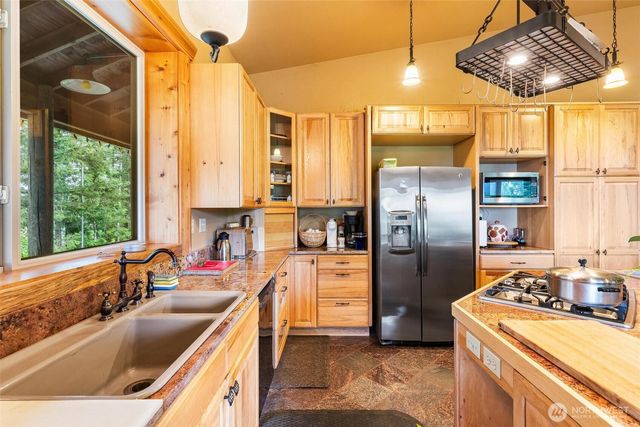 32600 349th Way SE, Ravensdale, WA 98051