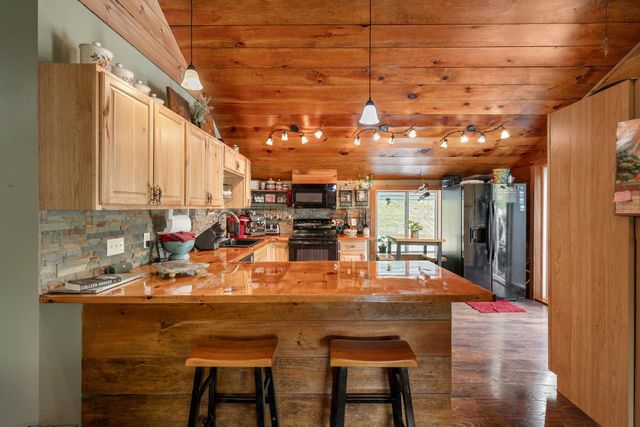 251 Doe Road, Warren, VT 05674