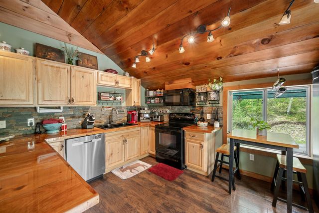 251 Doe Road, Warren, VT 05674