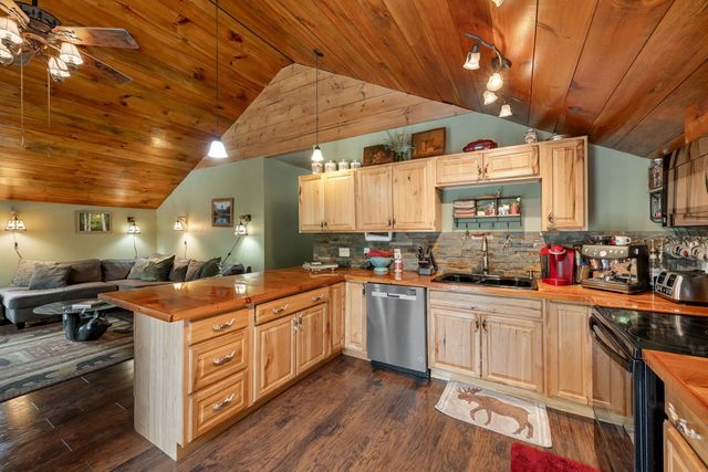 251 Doe Road, Warren, VT 05674