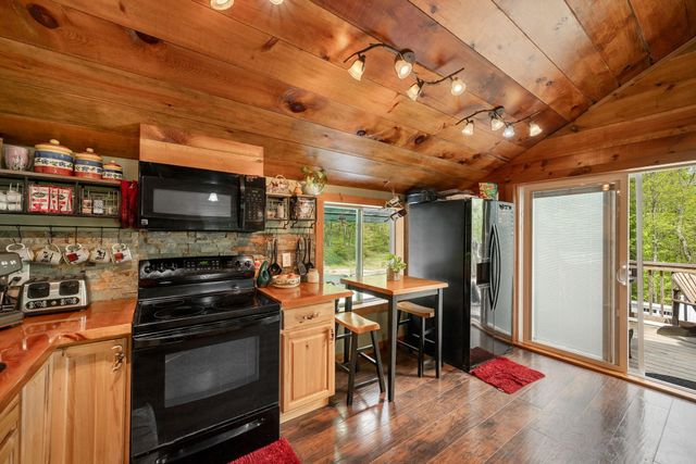 251 Doe Road, Warren, VT 05674