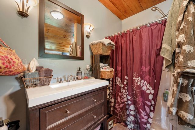 251 Doe Road, Warren, VT 05674