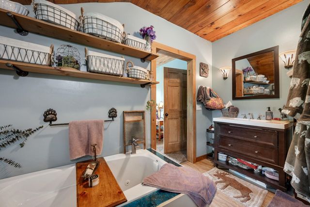 251 Doe Road, Warren, VT 05674