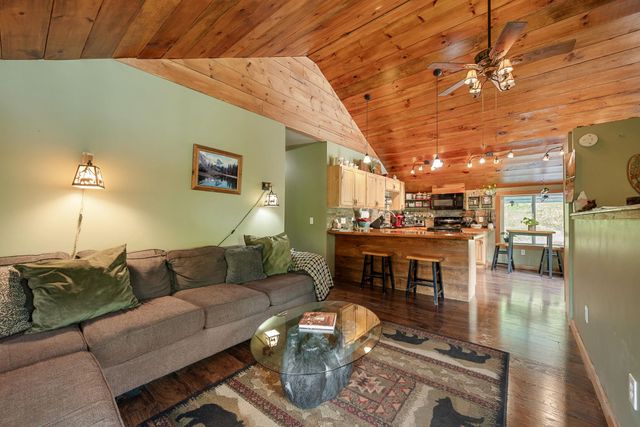 251 Doe Road, Warren, VT 05674