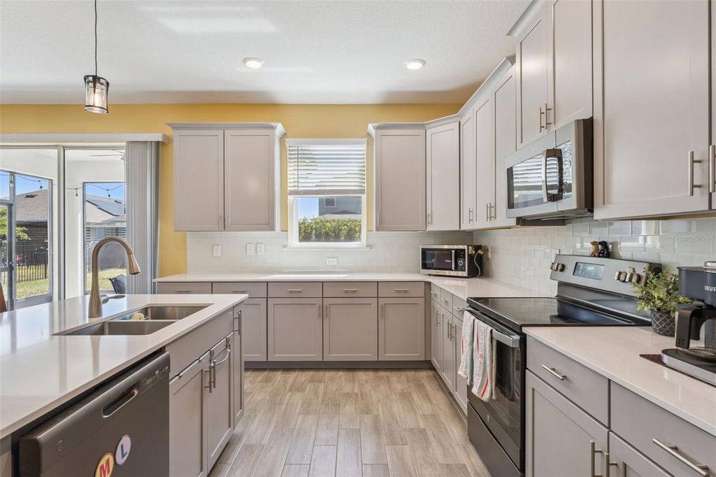 Image 15 of property listing at 11533 RHYME AVENUE, Orlando, FL 32832