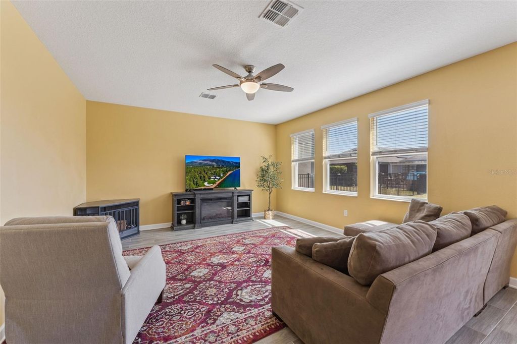 Image 18 of property listing at 11533 RHYME AVENUE, Orlando, FL 32832