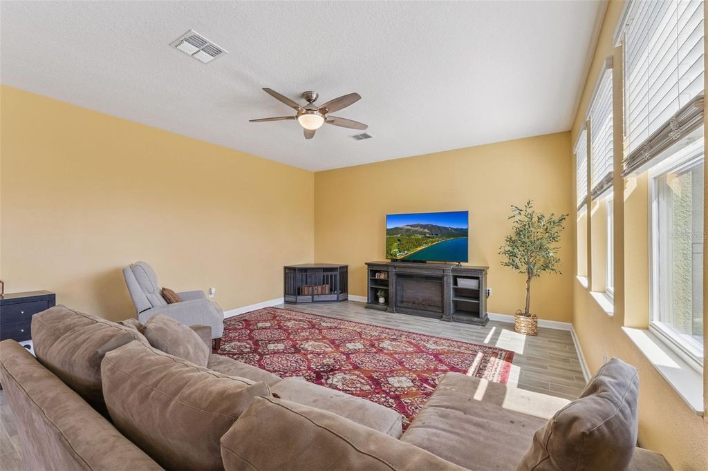 Image 19 of property listing at 11533 RHYME AVENUE, Orlando, FL 32832