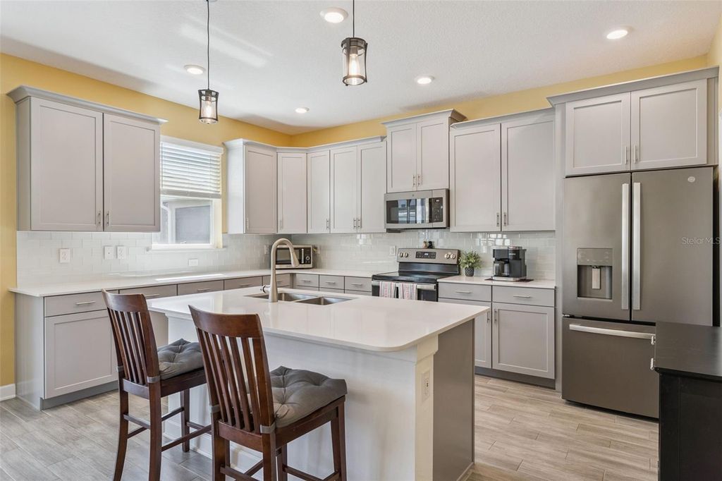 Image 6 of property listing at 11533 RHYME AVENUE, Orlando, FL 32832