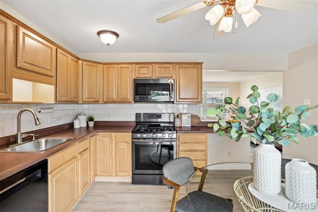 11824 Welcome Drive, Maryland Heights, MO 63043