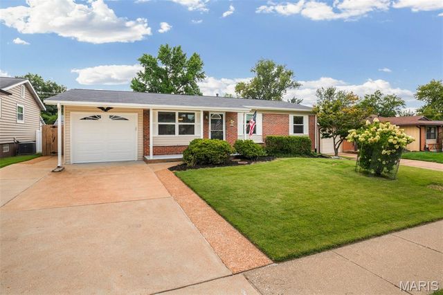 11824 Welcome Drive, Maryland Heights, MO 63043