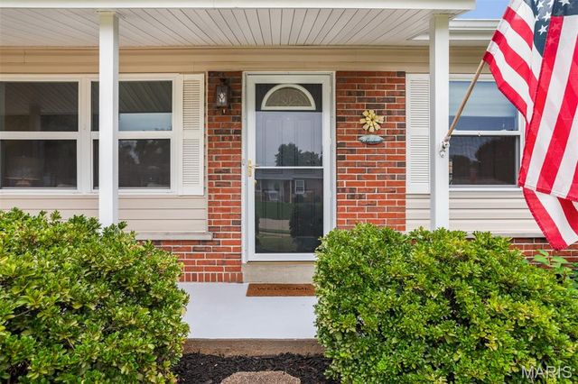 11824 Welcome Drive, Maryland Heights, MO 63043
