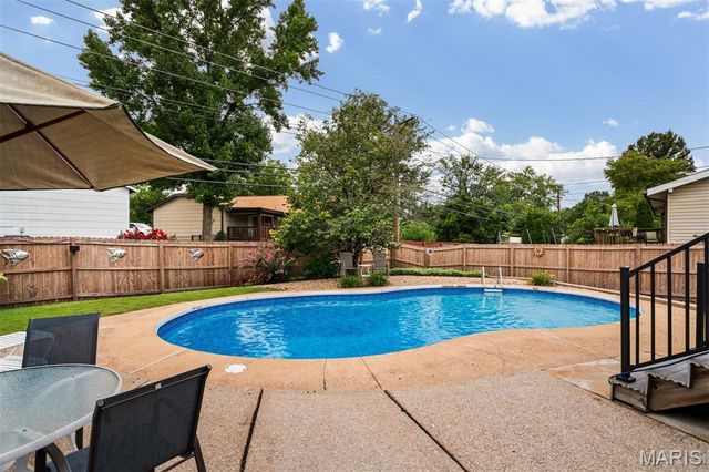 11824 Welcome Drive, Maryland Heights, MO 63043