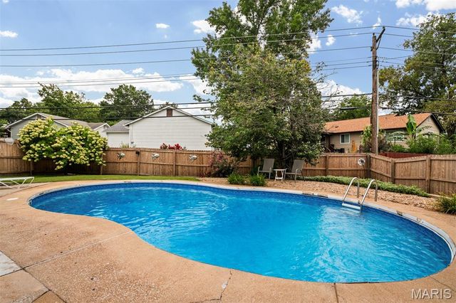 11824 Welcome Drive, Maryland Heights, MO 63043