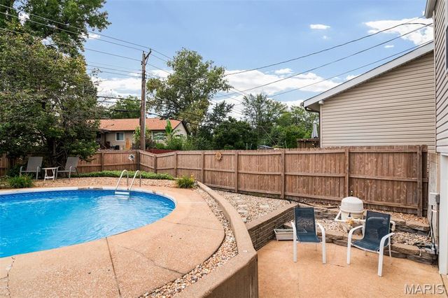 11824 Welcome Drive, Maryland Heights, MO 63043