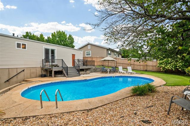 11824 Welcome Drive, Maryland Heights, MO 63043
