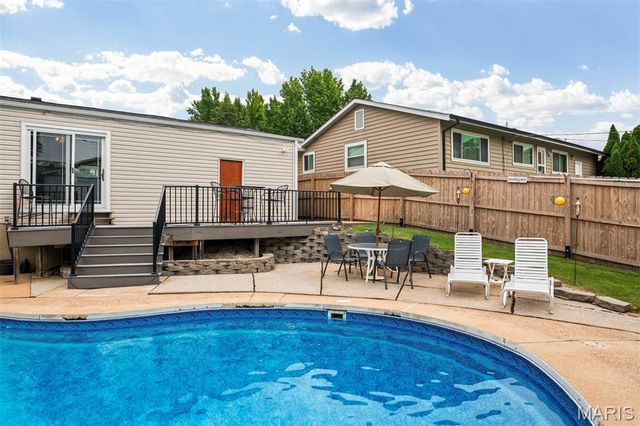 11824 Welcome Drive, Maryland Heights, MO 63043
