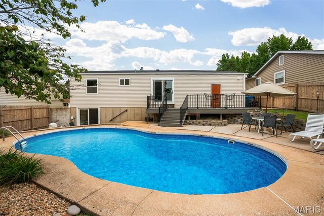 11824 Welcome Drive, Maryland Heights, MO 63043