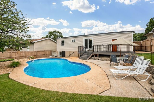 11824 Welcome Drive, Maryland Heights, MO 63043