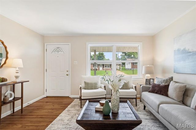 11824 Welcome Drive, Maryland Heights, MO 63043