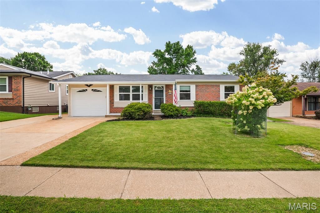 11824 Welcome Drive, Maryland Heights, MO 63043